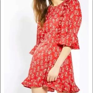 New TopShop red floral ruffled 3/4 sleeve romper size 8